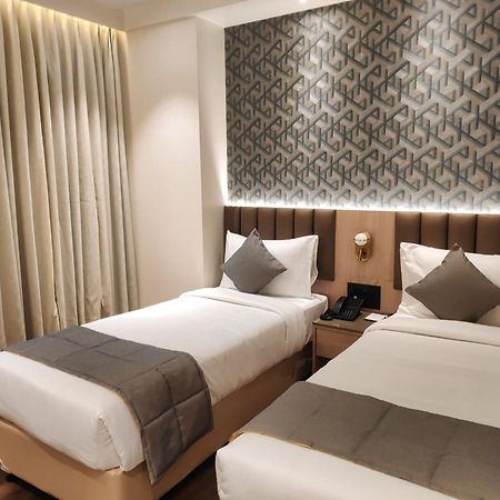 Maxxvalue Hotel Midc - Andheri Bombay Exterior foto