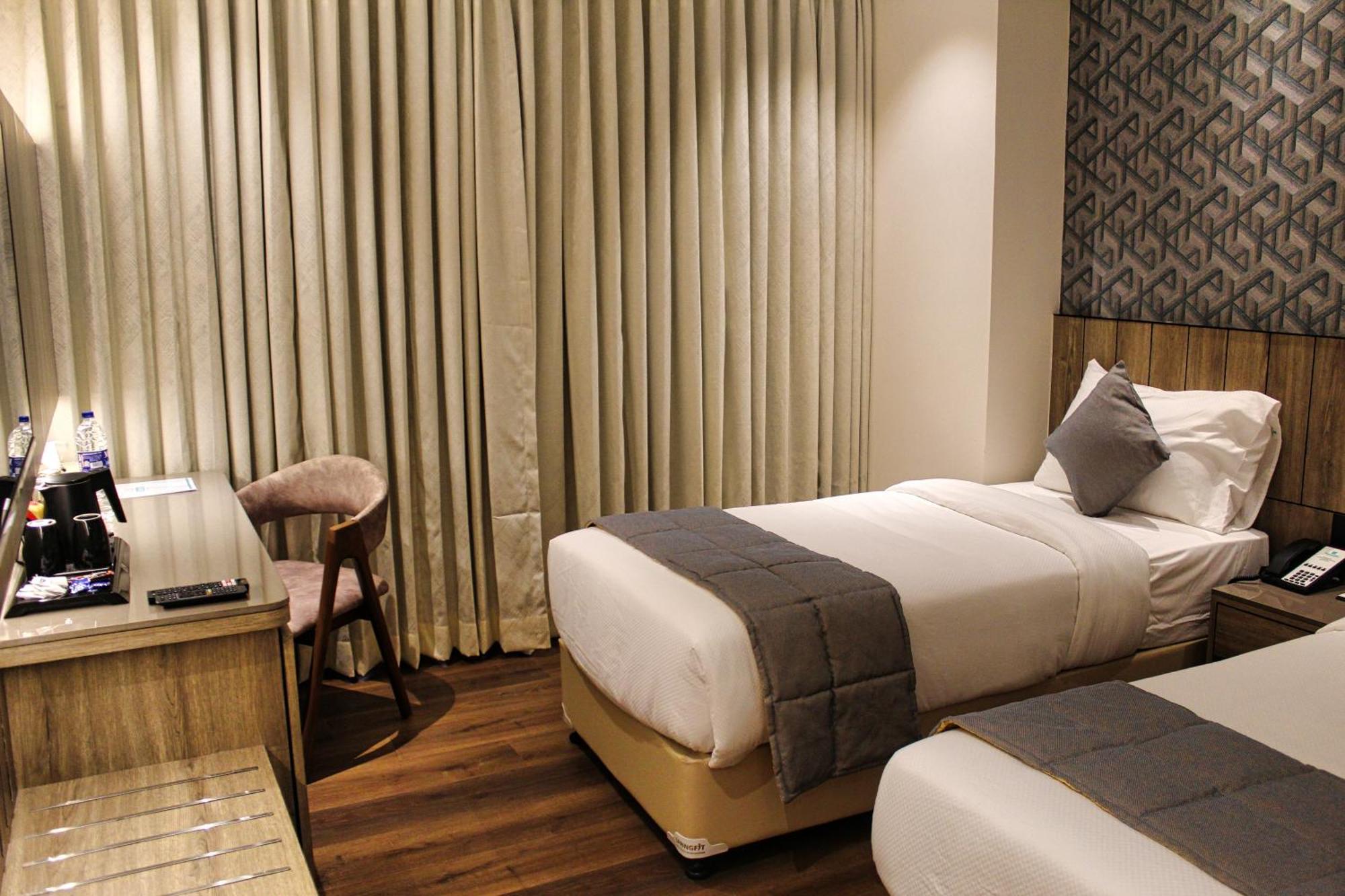 Maxxvalue Hotel Midc - Andheri Bombay Exterior foto